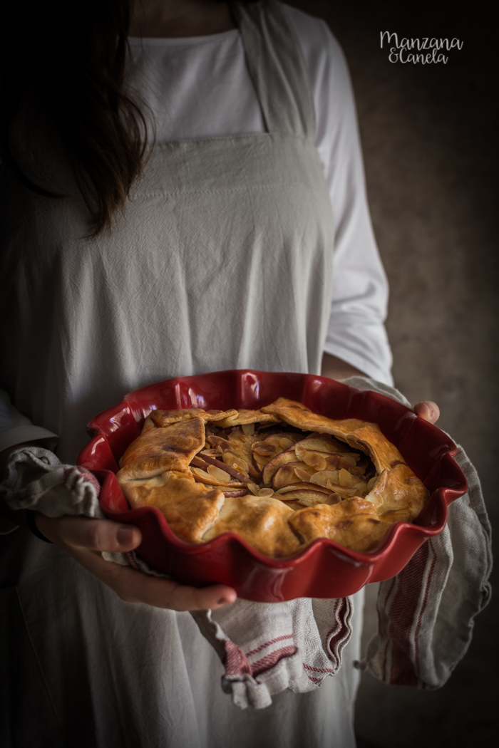 Tarta rústica de manzana, almendra y caramelo. Receta muy fácil.