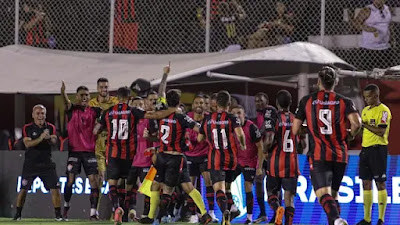 Vitória estreia na Série B, dando esperança de retorno a Serie A no final da temporada