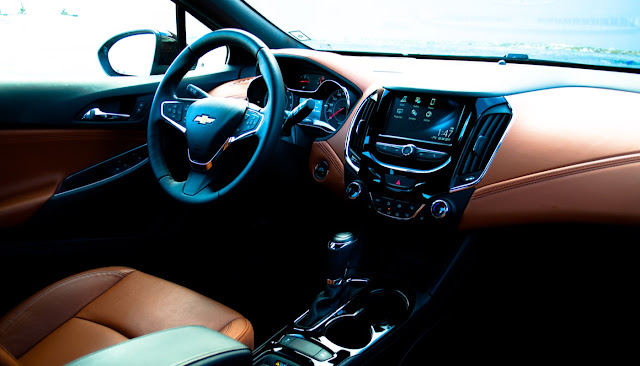2017 Chevrolet Cruze Hatchback Premier Kalahari interior
