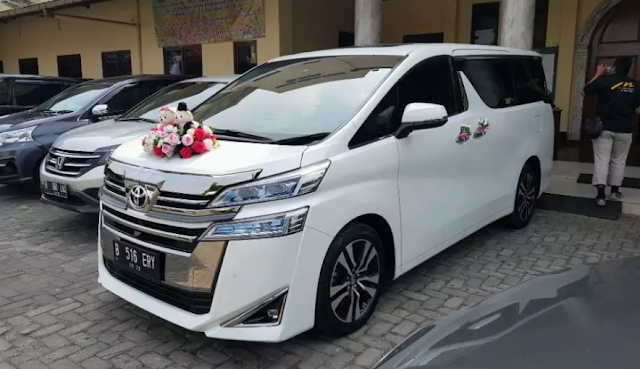 Sewa Mobil Vellfire Surabaya