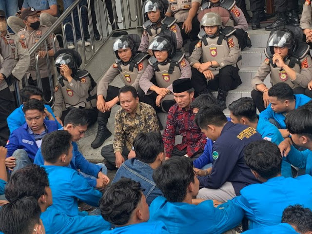 Temui Pendemo, Ketua DPRD Jambi Edi Purwanto Belum Bisa Bicara Banyak Soal Kenaikan BBM