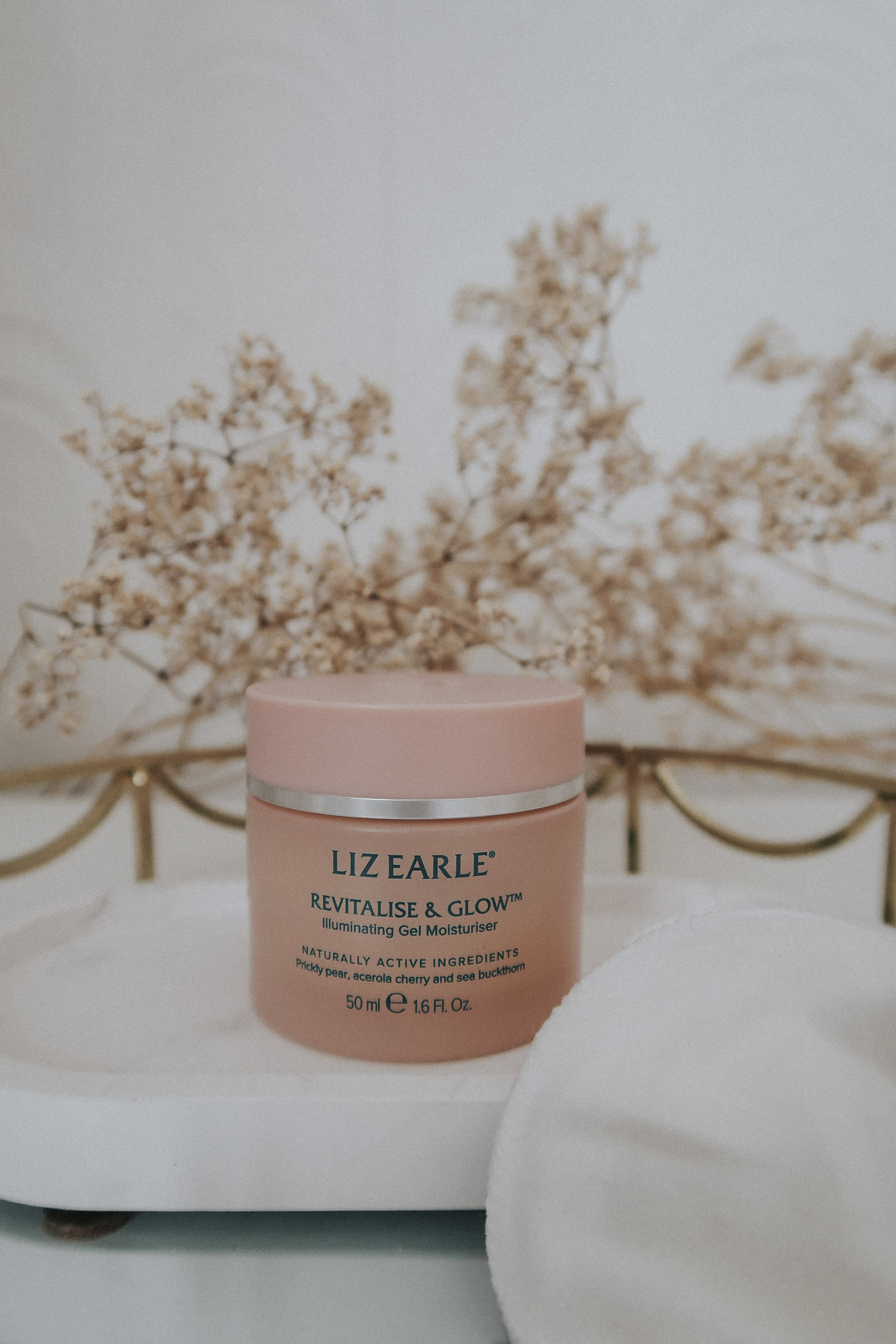 Liz Earle Cleanse & Glow Illuminating Moisturiser