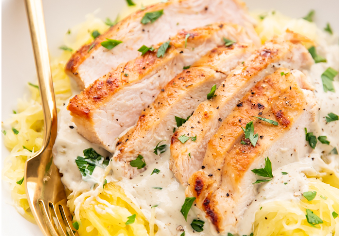 Healthy Chicken Alfredo with Spaghetti Squash  #healthy #recipe 