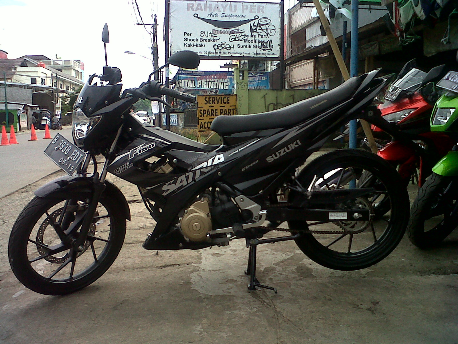 SUZUKI SATRIA FU  2014 HITAM 195GOE Showroom Motor  Bekas  