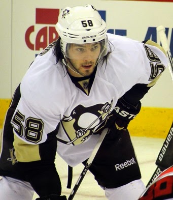 Kris_Letang_faceoff_2011-11-12