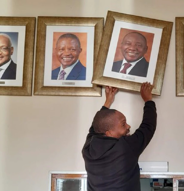 El retrato oficial de Ramaphosa es reemplazado por el de David Mabuza y se vuelve viral