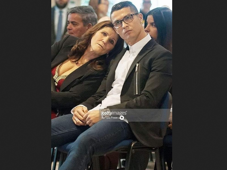 Journalist asks Cristiano Ronaldo: "Why does your mother still live with you?