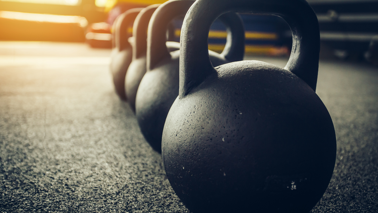 5+1 Unilateral Kettlebell Exercises for a Full Body Workout - themanualtherapist.com