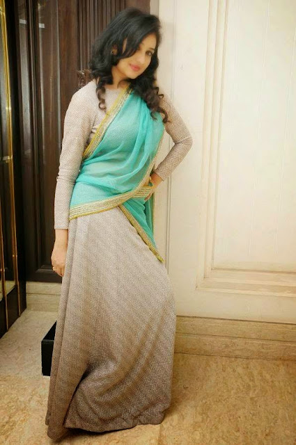 Actress Aavaana Saree Photos