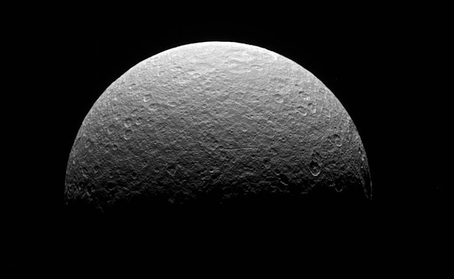 rhea-bulan-saturnus-cassini-informasi-astronomi