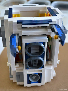 lego r2d2 - and things open and other things pop out