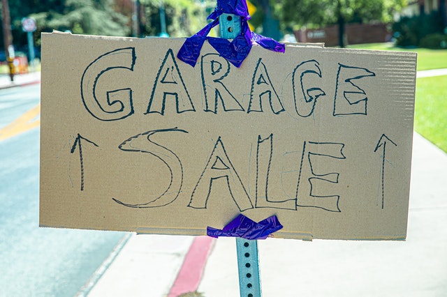 7 Reasons To Sell Online VS Hosting A Garage Sale