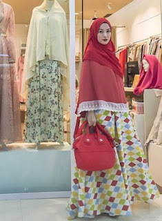 Gamis Syar'i Lyra Virna Terbaru 2017