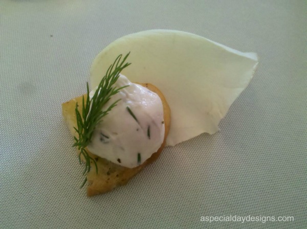 There were lovely vegetarian appetizers at each table for after the 