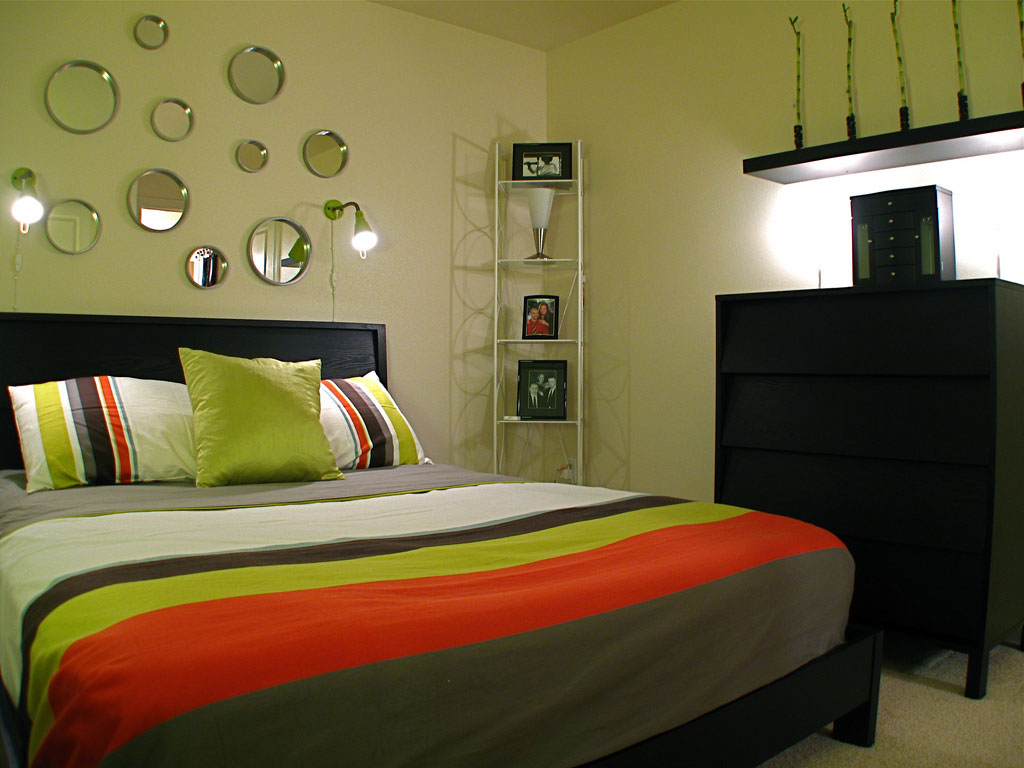 Small bedrooms often look congested and crowded, as they lack floor 