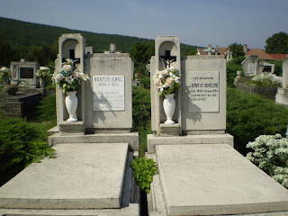 Bartus Ignác és Hochvárt Magdolna síremléke a károlyfalvi temetőben