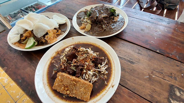  Di Salatiga Ada Kuliner Khas Jawa Timur Yang Bikin Kangen, Salah Satunya Rujak Cingur di Warung Kemuning 36