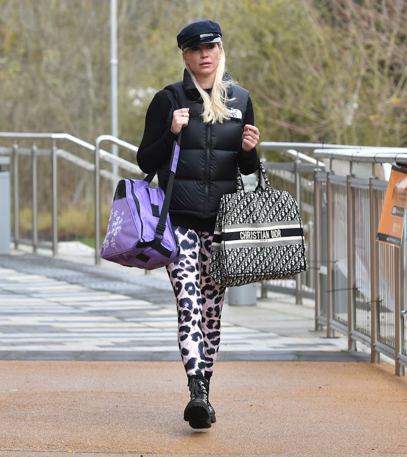 Denise van Outen Leaves Dancing on Ice Rehearsals in Essex 10 Dec-2020