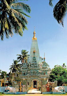 Yangon sein yaung chi pagoda entrance