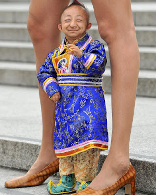 Did you know that the world's shortest person is 20 inches long? Amazing!