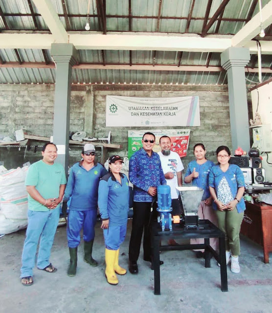  Desa Pemogan Terima Bantuan Mesin Pencacah Plastik dari IDB Bali, Dukung Proses Daur Ulang Sampah