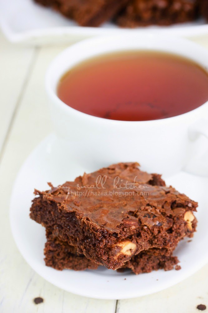 My Small Kitchen: Simple Chewy Gooey Brownies