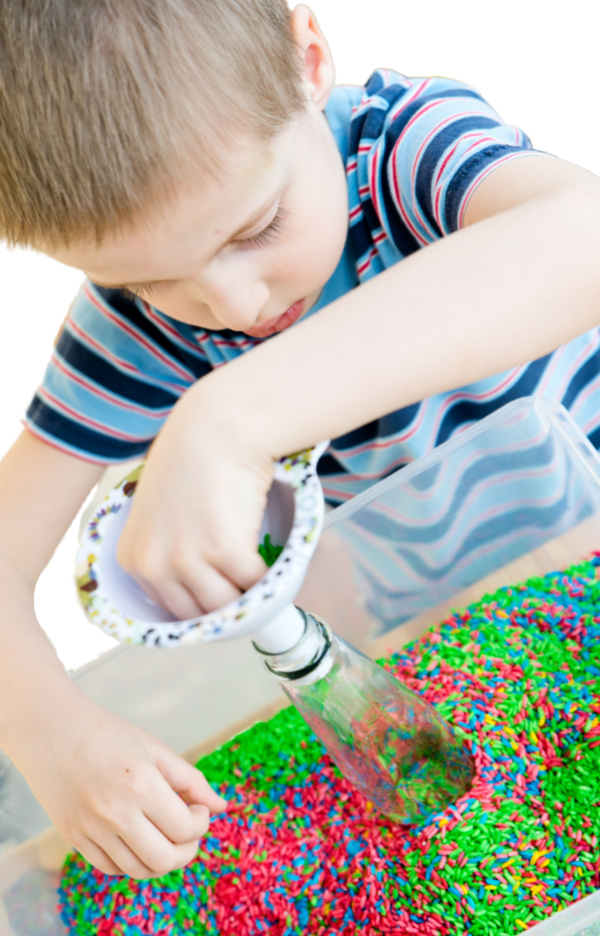 Sooth sick kids while they play with this easy to make eucalyptus rice. #eucalyptus #sickkidsremedies #sensoryactivitiestoddlers #howtodyerice #ricerecipes #growingajeweledrose #activitiesforkids