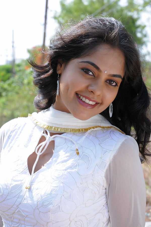 Bindu Madhavi 