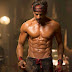 Shah Rukh Khan’s hot and sexy eight pack abs for Happy New Year!