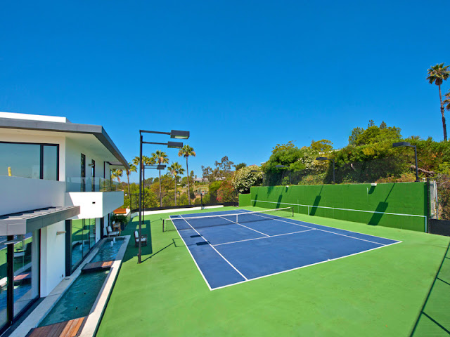 Photo of tennis court by the house