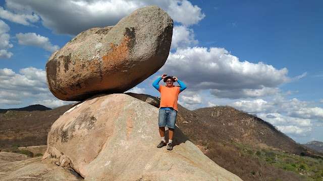 A PEDRA MONTADA QUE FICA ENTRE VENTUROSA E A CIDADE DA PEDRA