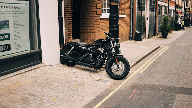 Harley Davidson on London streets HD Wallpaper