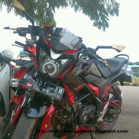 Modifikasi honda CB150R memakai undertail dan headlamp tambahan