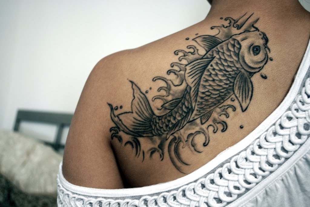 Hot Girl Tattoos With Japanese Koi Fish Tattoo Designs Picture 2