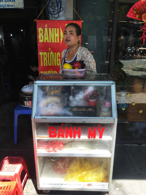 where to find banh mi, balut, and bia hoi in Hanoi, Vietnam