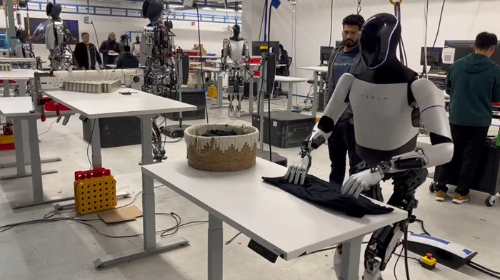 Explorando o Futuro da Robótica: Tesla e a Evolução dos Robôs "Humanoides"