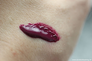 Review: 3x LOVlicious Caring Volume Gloss Nr. 110 Vibrant Wine Swatch - www.annitschkasblog.de