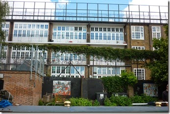 3 school has playground on the roof
