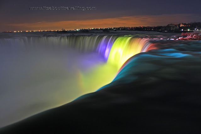 Niagara Falls (Horseshoe Falls) at night