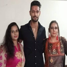 shivam dube with her sisters