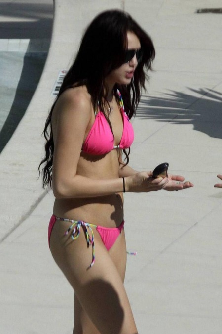 [gallery_main-1203_miley_cyrus_bikini_19.jpg]