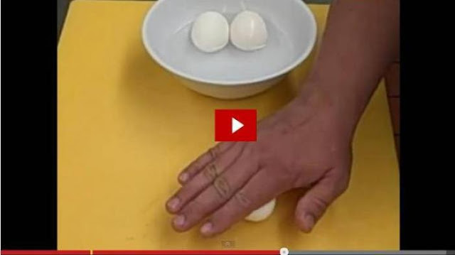 Praktis !!! Metode Paling Mudah Untuk Mengupas Telur Rebus. Cobain Yuk....