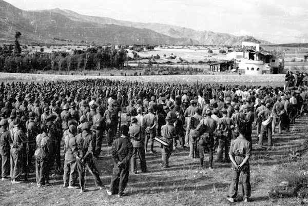 Al habla con los soldados del Regimiento de Valencia