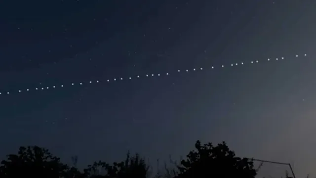 ما هو قطار الأضواء الذي يظهر في السماء بالتزامن مع إطلاق شركة سبيس اكس أقمار ستارلينك؟