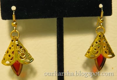 Oval red glass beaded earrings (3)