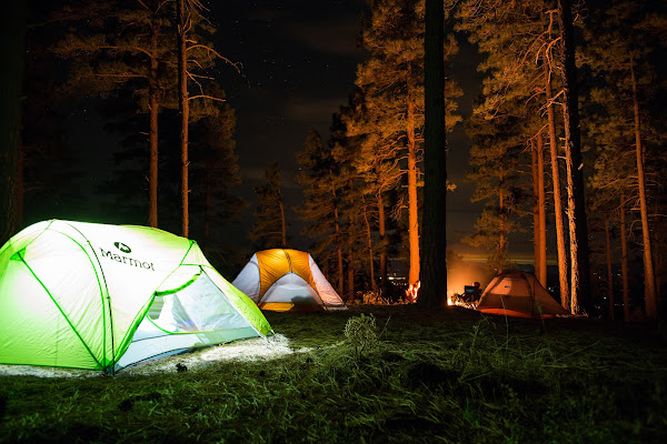 10 Perlengkapan Camping Yang Wajib Dibawa
