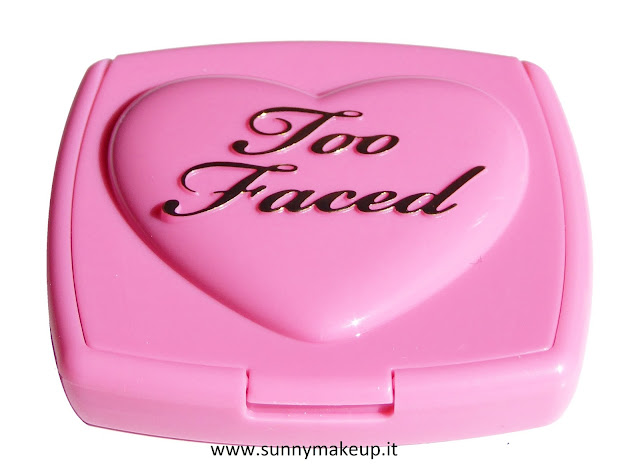 Too Faced - Happily Ever Lasting Lip & Cheek Duo. Kit Natale 2015. Blush Love Flush nella colorazione Justify My Love.