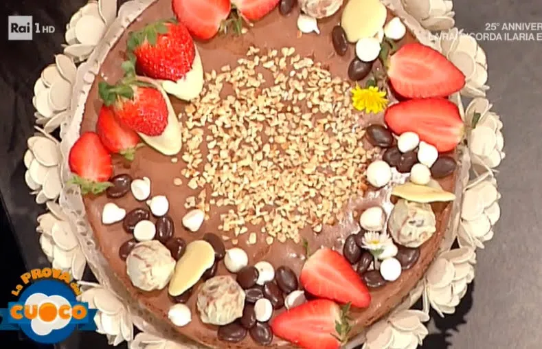 Mousse al cioccolato in crosta di nocciole