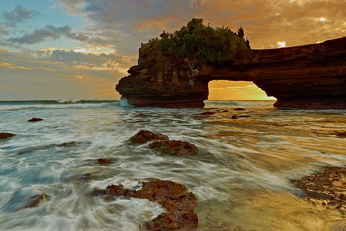 Wisata Pura Batu Bolong Lombok