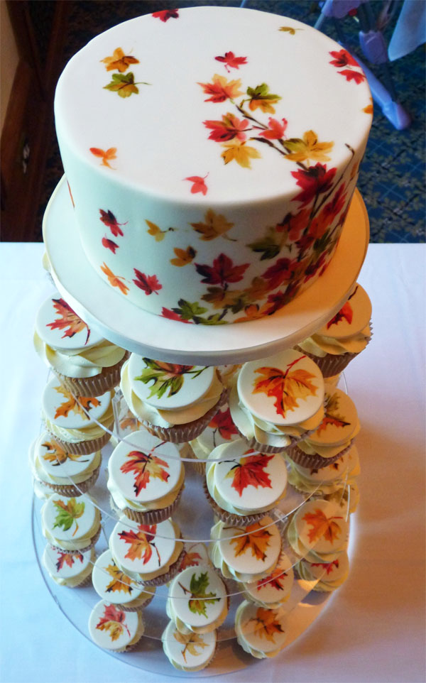 This is the wedding cake and cupcakes I made for a lovely couple at 